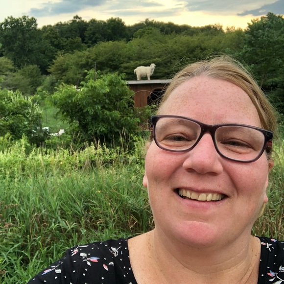 Meet your Posher, Cathy - Picture 1 of 1